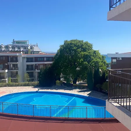 Appartement Beachfront, 2 Bed With Sea Views *