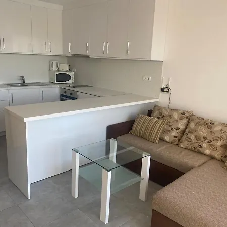 Beachfront, 2 Bed With Sea Views Appartement Elenite