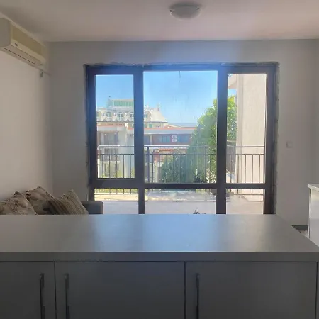 Beachfront, 2 Bed With Sea Views Appartement *