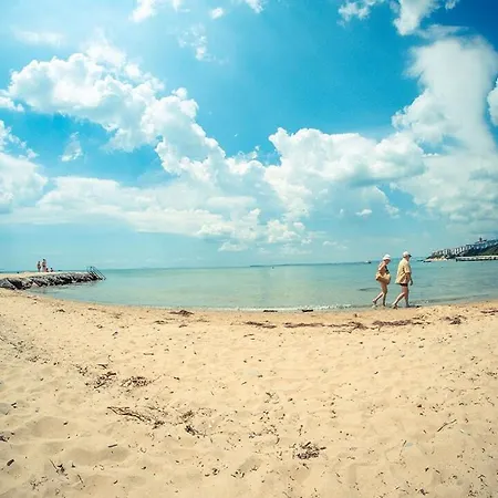 Appartement Beachfront, 2 Bed With Sea Views *