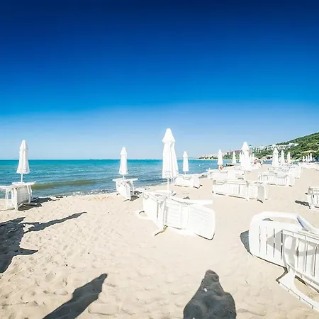 Beachfront, 2 Bed With Sea Views Appartement *