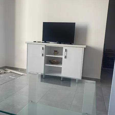 Beachfront, 2 Bed With Sea Views *