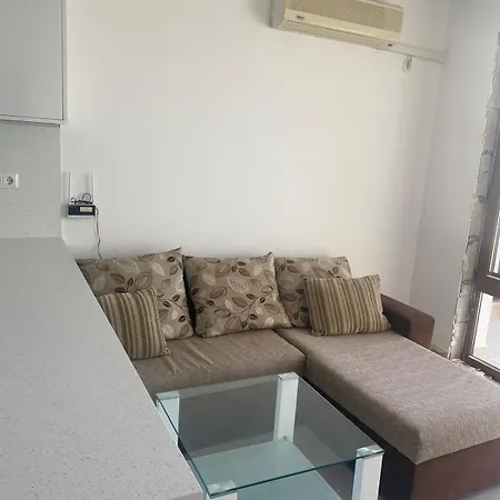 Beachfront, 2 Bed With Sea Views * Elenite