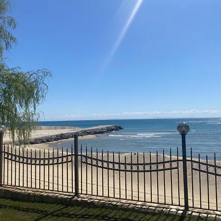 Appartement Beachfront, 2 Bed With Sea Views