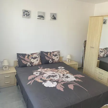 Beachfront, 2 Bed With Sea Views * Elenite